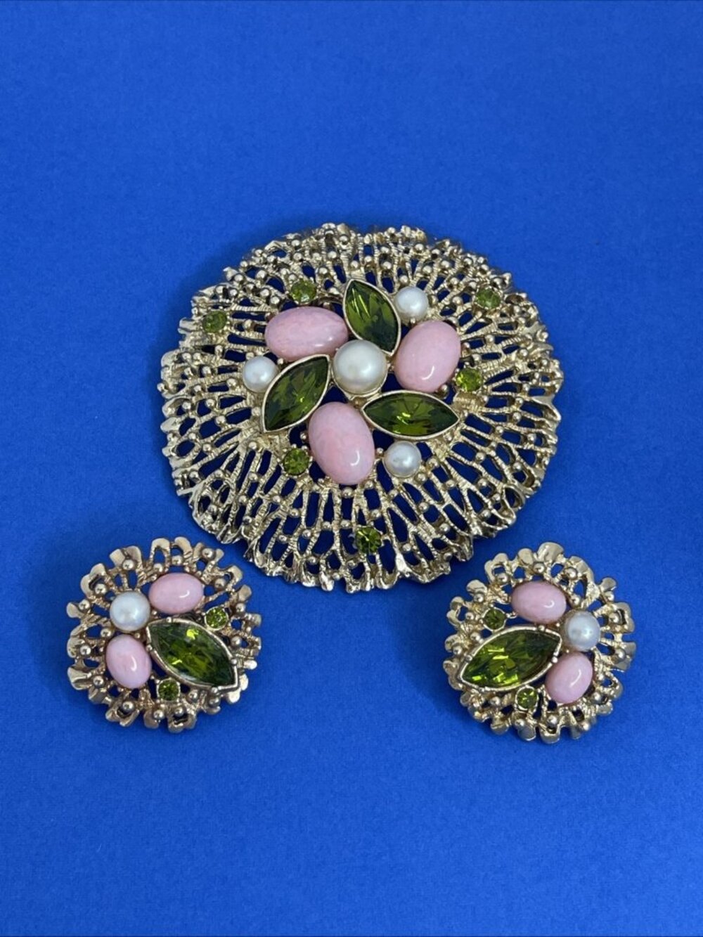 Vintage Signed Sarah Coventry Fashion Splendor Brooch Clip On Earrings Set
